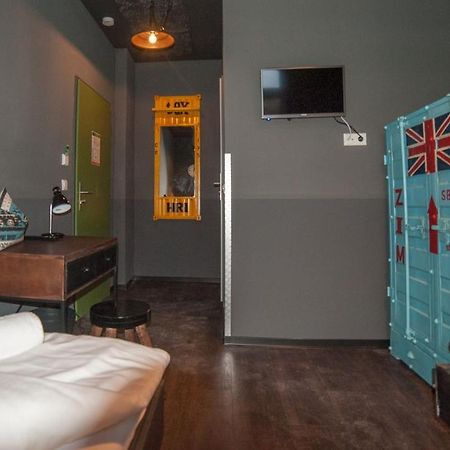 Hostel Am Bahnhof ซูล ภายนอก รูปภาพ