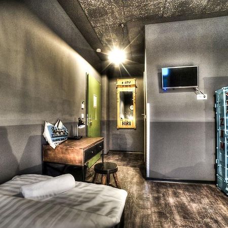 Hostel Am Bahnhof ซูล ภายนอก รูปภาพ