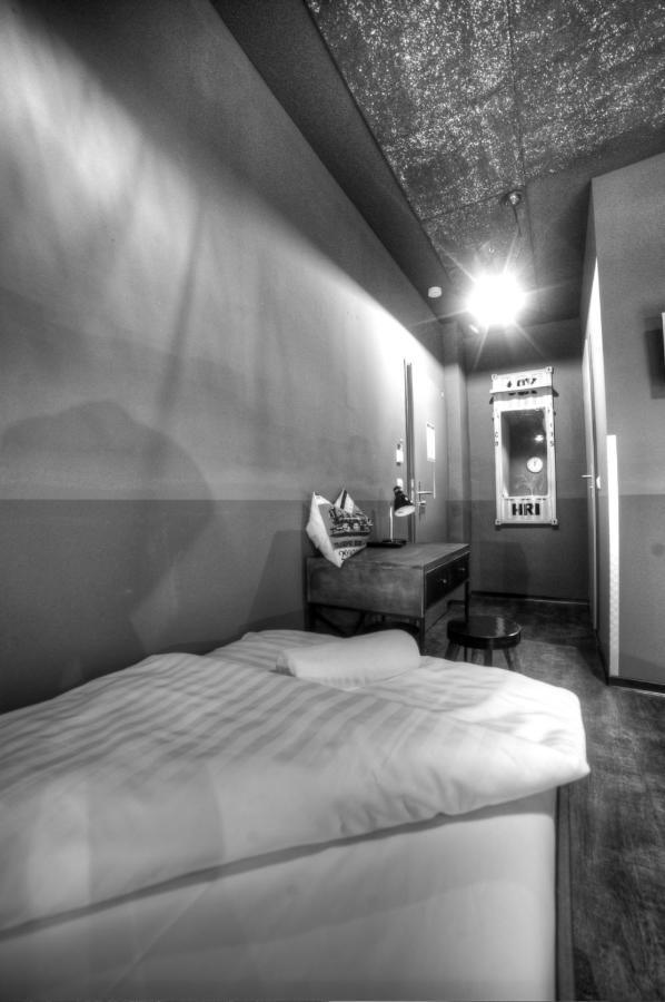 Hostel Am Bahnhof ซูล ภายนอก รูปภาพ