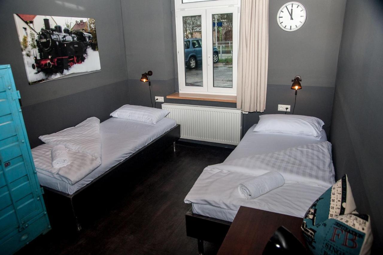 Hostel Am Bahnhof ซูล ภายนอก รูปภาพ