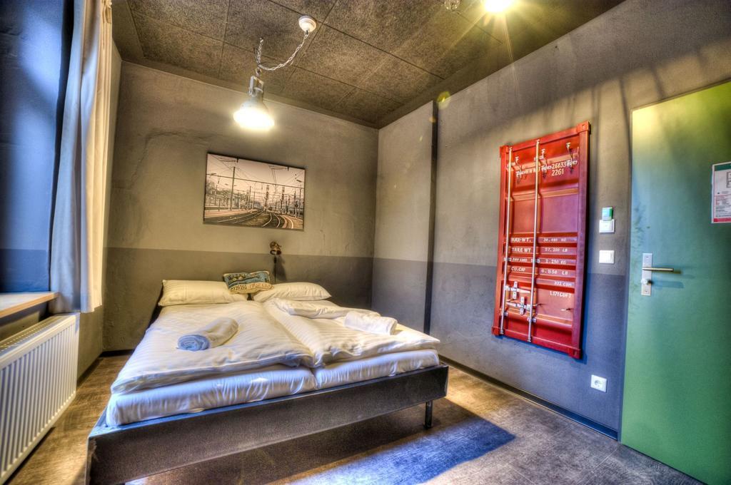 Hostel Am Bahnhof ซูล ภายนอก รูปภาพ