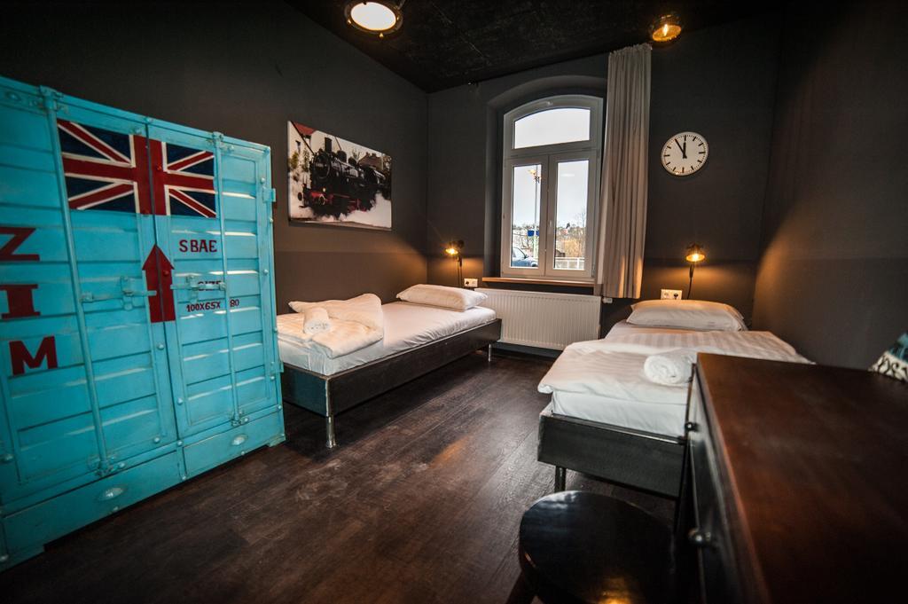 Hostel Am Bahnhof ซูล ภายนอก รูปภาพ