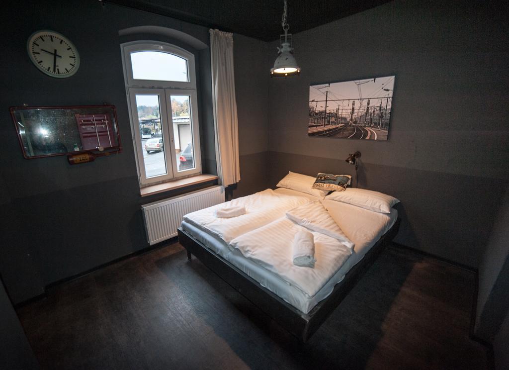 Hostel Am Bahnhof ซูล ภายนอก รูปภาพ